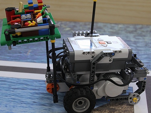 Somos alumnos de 3º y 4º de ESO de Niebla y Valverde del Camino (Huelva), participantes en la #FLL.