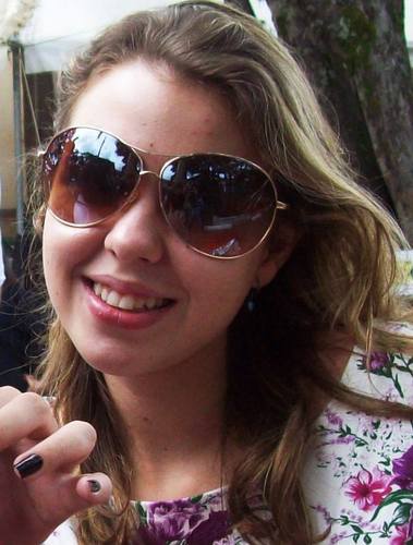 Desculpa não ser perfeita , mais sou humana como todos e tenho meus defeitos . Mas também as minhas qualidades (: