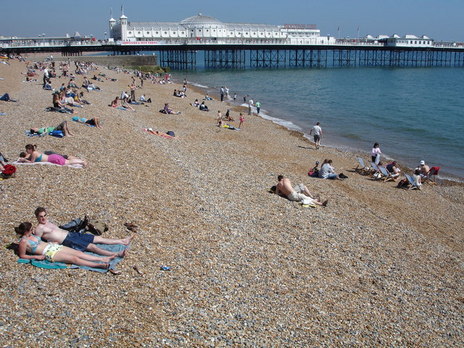 Providing updates on local weather conditions from a personal weather station located in my back garden in Brighton.