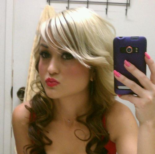 yessydoll's profile picture. iM pRetty FucKin' LeGit So Get To kNow Me!!!!! :)