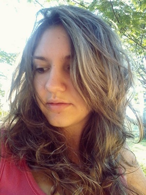 CariFracaroli's profile picture. O que os outros acham de mim pouco me importa, a não ser que sejam as pessoas que me amam.