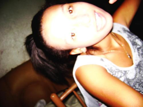 AH! sem palavras pra min loca,estrovertida,e com muiitas afinidades pra vida.antes de tudoo senpre feliz*_*