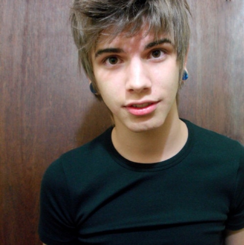 KristoferEvan's profile picture. 22. Partier. Drinker. Lover. Hugger. Photographer. Me. [RP]