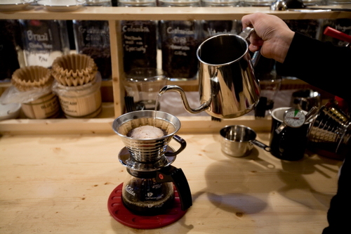 핸드드립 커피와 바로 만든 따뜻한 츄러스를 맛볼 수 있는 곳 카페 블랙머그입니다