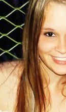 Gaúcha, colorada, apaixonada pelos animais, em busca de paz.
Aprendi com as Primaveras a me deixar cortar para poder voltar sempre inteira.
Cecília Meireles