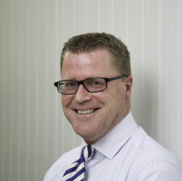 Directeur eigenaar Koninklijke van Gorcum/uitgeven/grafimedia/Assen/Loon/Greetje/Henri/Rob/auto's en autorijden/samenwerker/en meer