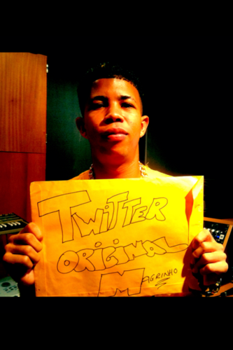 Twitter Oficial Do Mc Magrinho 
( O Resto e Falso )

Contatos Para Shows: 
021-3256-5320
021-7817-4383
ID 46*17954

Wilson ( Galerao Producoes )
