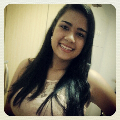 Amigos , Familia , Musica ,JBieber , nutella , toddynho , chocolates , Harry Potter , Refri , Mc Donald's. Isso é o que eu preciso para viver :) kkk