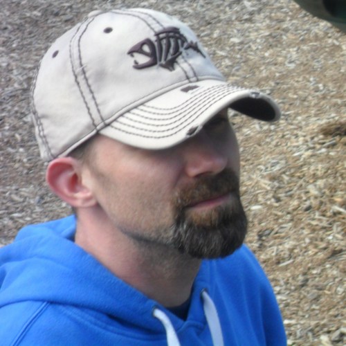 cmheise's profile picture. Pffft... Like I'm going to write that crap!