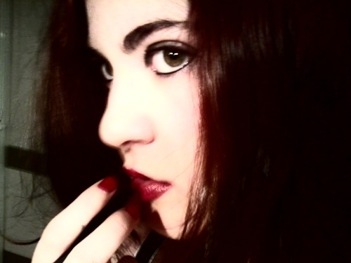 Limbic_cortex's profile picture. Cada abrazo perdido en una exhalación... cada disparo directo al esternón.