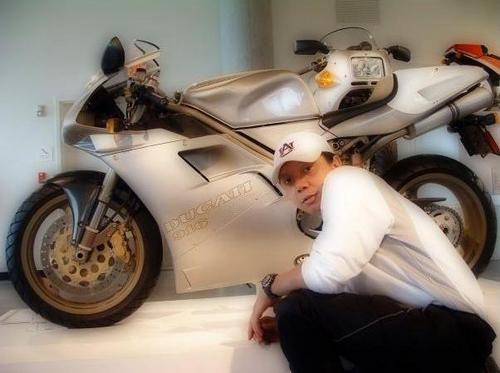 digitalstudio21's profile picture. audio/video, guitars enthusiast, 2wheels-canyon-carver, altitude hiker, naturalist & truth-seeker :) @mydigitalgram