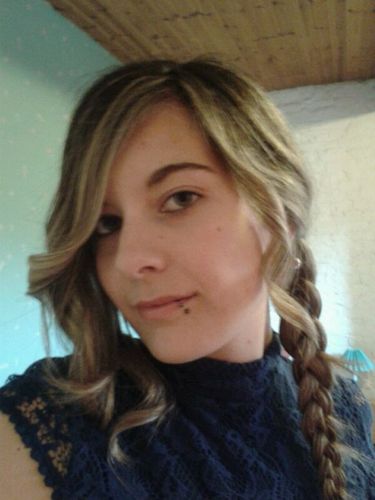 Licenciada en Traducción e Interpretación de Idiomas y cursando un Máster de Protocolo (EIP Madrid)