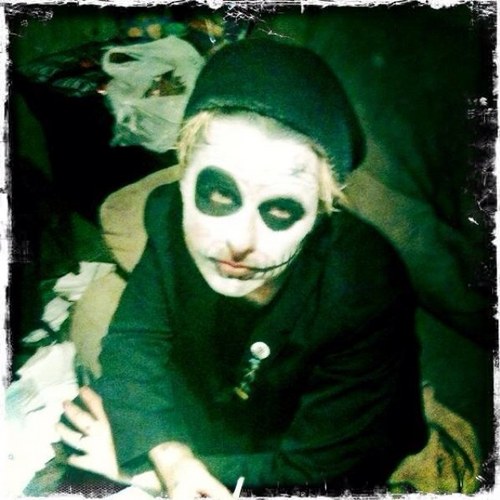 rozeepunx's profile picture. Aspiring author. Introvert to a fault.