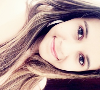 15 anos, Ariana , melhor amiga da @_tainadiniz , muito sincera , chata e ignorante , Apaixonada pelo meu amor @luansantana . Quer sabe mais ? follow me ;*