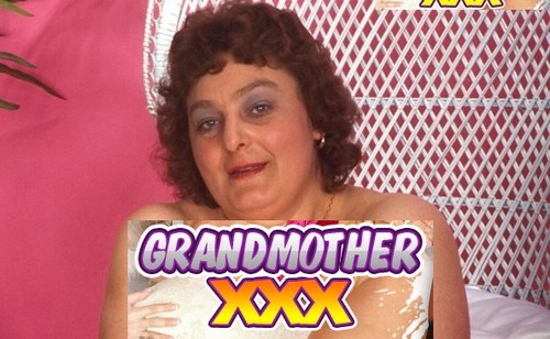 I love hot milf, mature women and sexy grannies. 

FB: http://t.co/EVOje6Qa