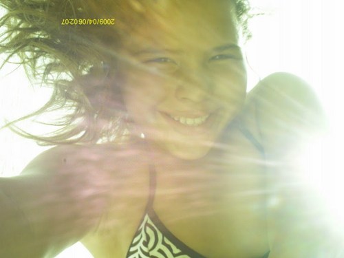 eu sou loira tenho olhos claros sou linda