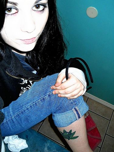 Hi(: I'm jess. Nearly 20, and counting (; 
I love green and I adore thunderstorms.. I'm a big animal lover and Proud of it :P
I'm a smoker and a drinker. (: