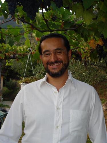 RoaRoadelgado's profile picture. Nacido en Bogotá. Portugal e Italia (1993-1997). En Barcelona desde el año 2000. Editor. Fundador de la editorial y librería de poesía Animal Sospechoso