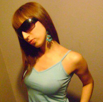 almispop's profile picture. 100% LBN (libre, bella y natural). Fiestas, chelas, moda, política y cultura.