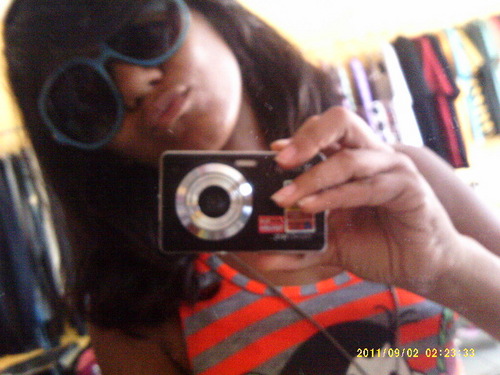 Sou uma garota de personalidade e nao ligo com o que as pessoas acham de mim,por que eu sei o que sou,o importante é o que Deus pensa!! Segue? *-*'
