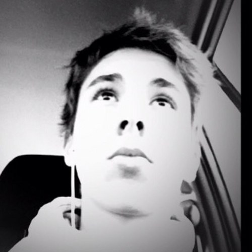 carlitosmaxima's profile picture. Música como estilo de vida. :) Haciendo el notas desde el 23/02/95. Sé tu mismo, no te dejes influenciar por los demás.