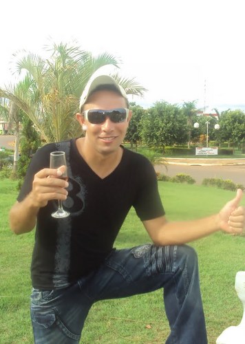 Nasci em GO , vim p MT em 2006 após perder meus pais, consegui trabalho aqui, em 2010 passei no concurso da SEDUC e Hoje tenho uma vida estável graças a Deus!!!