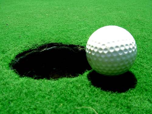 Beim Golf geht es nicht um Leben und Tod. Es geht um mehr! Schönes Spiel wünscht http://t.co/9IbSHXyLxs