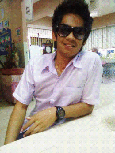 เป็นผู้ชายอารมณ์ขัน
ชอบผู้หญิงโก๊ะๆ
รักครอบครัว
มีแฟนแล้ว ♥