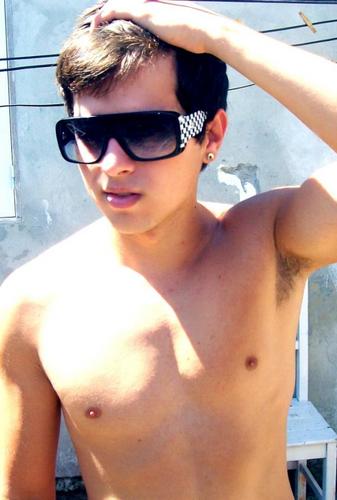Eu até tento pensar em outras coisas, mas voçê acaba dominando meus pensamento @douuglasamorim ♥  Since : 29/04/12 Seguida por ele : 29/04/12 Dona : @_MaariiP_