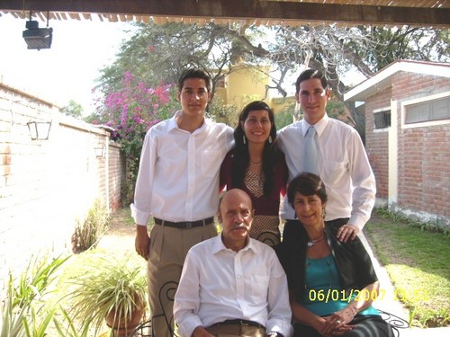 Esposo, padre, hijo.  Apasionado por la ingeniería.