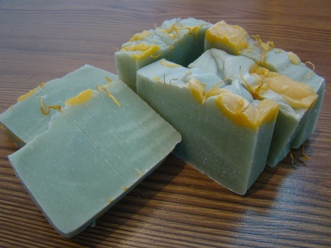 WildFeatherSoap's profile picture. Fledgling soap studio here in lovely Victoria. All handmade with natural (mostly) vegan ingredients and lots of love!!  Alter ego is @EcoJulieYYJ