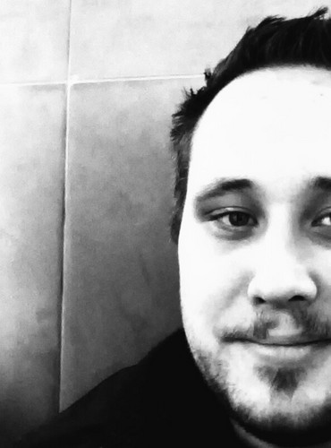 HerrFall's profile picture. Fröken Sverige '83.
Gillar att äta.

Twittrar primalt.