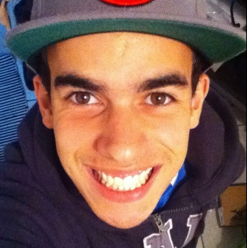 NANDOTANKIAN's profile picture. E PROS IRMÃOS Q TÃO COM FOME, DESCE TRÊS MARMITEX'