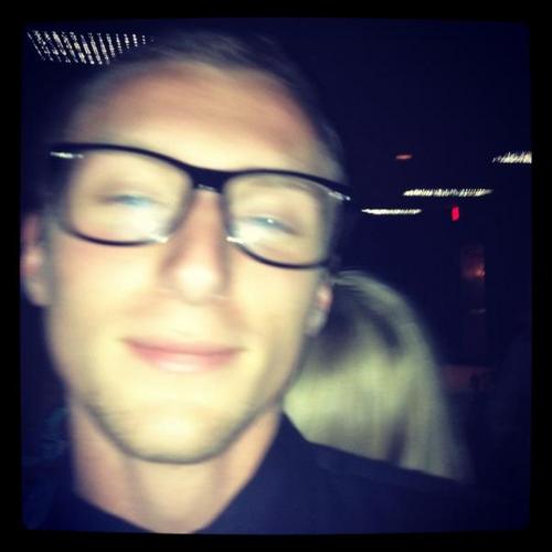 bladesofgloryy's profile picture. I go to SLU.