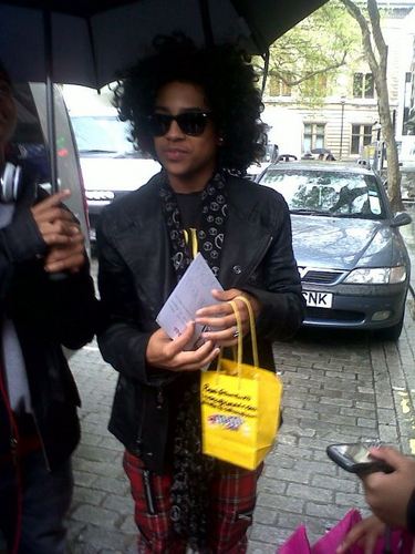 Hey its yours truly Princeton from mindless behavior and this is my only personal Twitter account and tell all your friends to follow me I follow back