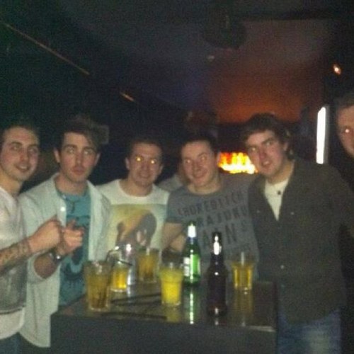 beef351's profile picture. Wel  now shes gone even thought a hold her tight.. A lost my love my life that night.
          Oh where oh where can my baby be!