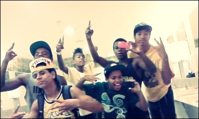 Aeee negos e negas salve salve 
aqui é o weezy , esse é o twitter da nossa crew bem vindos segue ae pra da uma força ! 
     #SwagParkourCrew