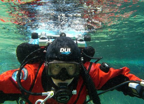 Just a dive chick who enjoys reading the tweets of those I follow when I'm not cave diving.