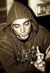 ciao la mia passione e fare il rap e a inventarmi canzoni