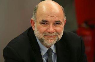 Professor de Geografia i Història a l'Institut Cristòfol Despuig de Tortosa.