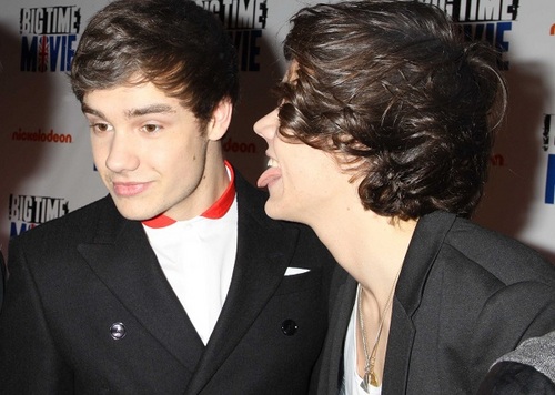 Meeu Deeus .. nao sei pensaar em outra cooisa .. a nao seer aquele dia q levei maior susto com a colheer =S Hahahaha ' 
Liam, Te precisoo meeu amoor ♥