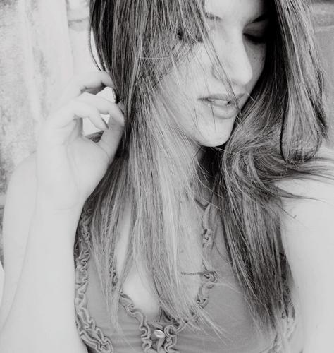 hellen_lopes_'s profile picture. Eu quero mais. Mais saúde. Mais poesia. Mais verdade. Mais noites bem dormidas. Mais noites em claro. Mais sorrisos, beijos e aquela rima grudada na boca.