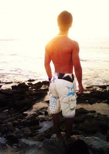 lukeguillen's profile picture. Welcome every1! I'm a 21 ecuadorian gay who likes music. If u r a boy who likes listening music, doing sports & going to gym u r very very welcomed to follow me