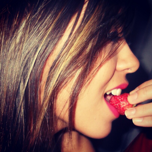 I'm gonna tell you about love, let's forget your life, forget your problems administration, bills and loans....