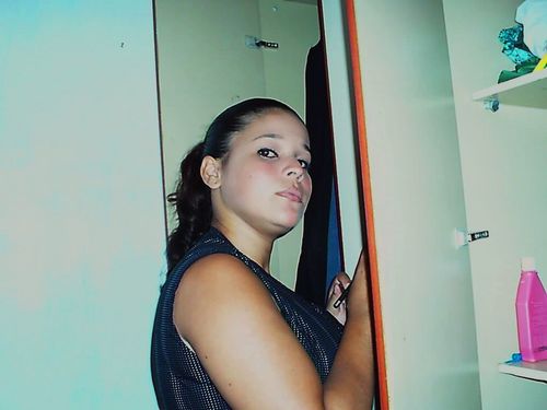 Sou uma pessoa que prefere ser magoada a magoar alguém.Só faço pros outros e que eu gostaria que fizessem comigo.