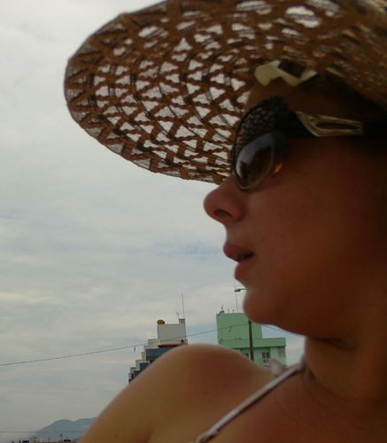 é melhor ser feliz do ke ter razão..a felicidade consiste em momentos por isso vivo cada momento em grande estilo...viva intensamente...