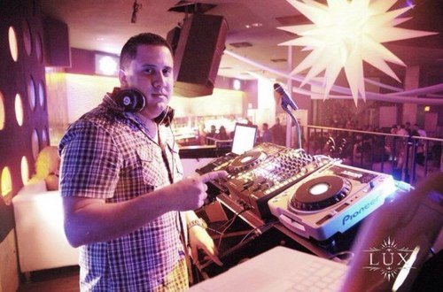 Dj de la Mejor Musica Internacional Crossover Sigueme en Instagram @djtavo507 Whatsapp 407-484 -8755