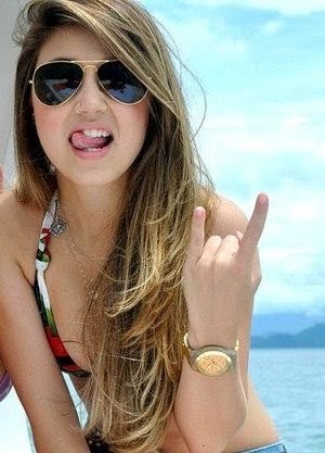 Quem sou eu ? Hum.. α coisiinhα mαiis boniitiinhα dα Mãae s2 , Sigo todoos de volta . One kiss ;*