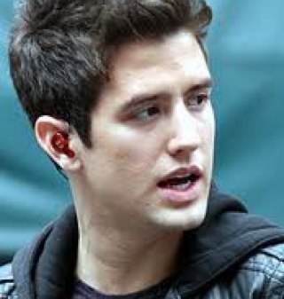 hey im logan from BTR im 1/4 out of the band so talk to me :) //single//