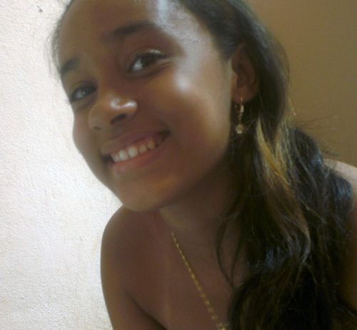 Leonina,extrovertida,chaynática,belieber,apaixonada por sapatos!!
